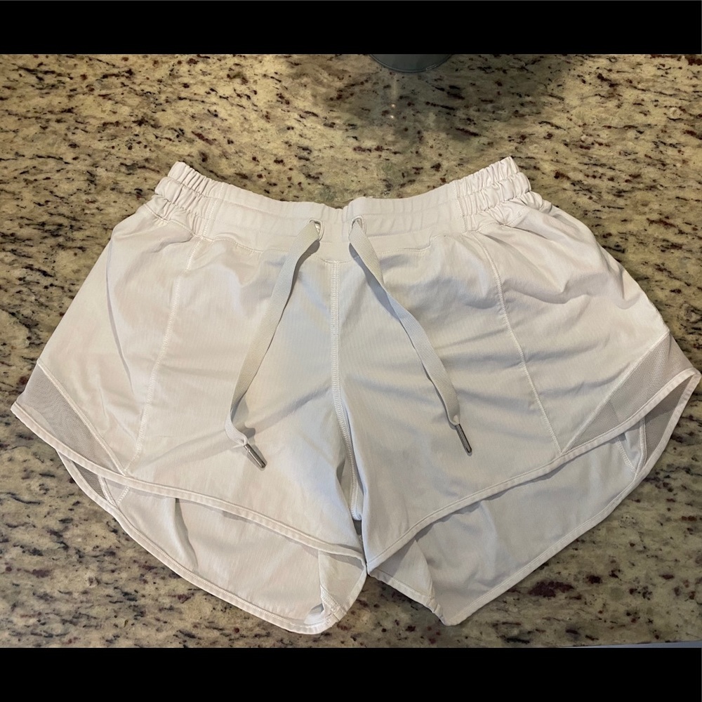 Lululemon Hotty Hot Short Long Inseam 6 White